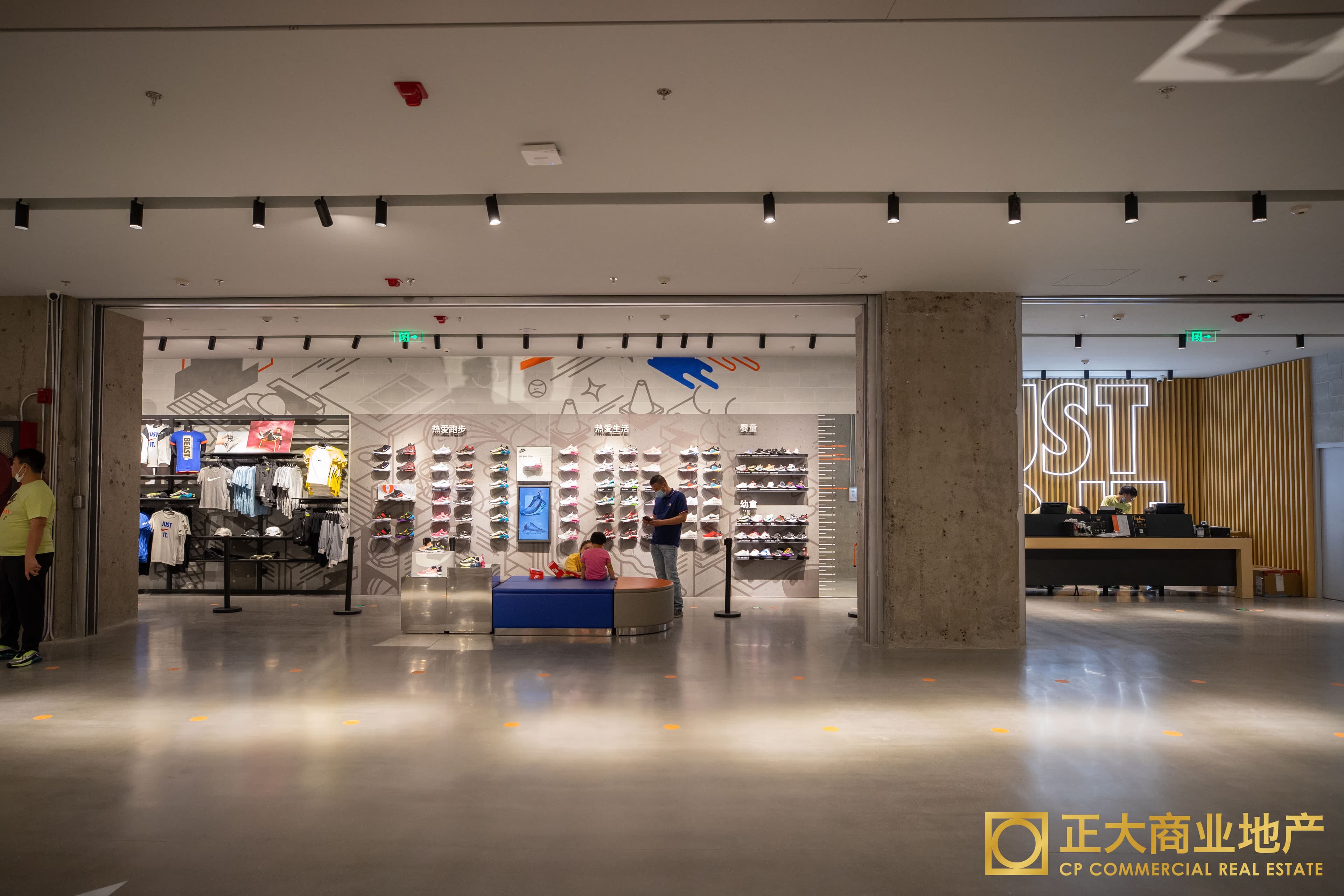 NIKE - Image 4